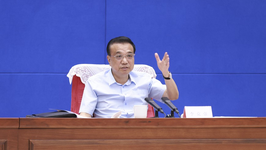 Премьер Госсовета КНР Ли Кэцян призвал направить все усилия на ликвидацию последствий наводнений